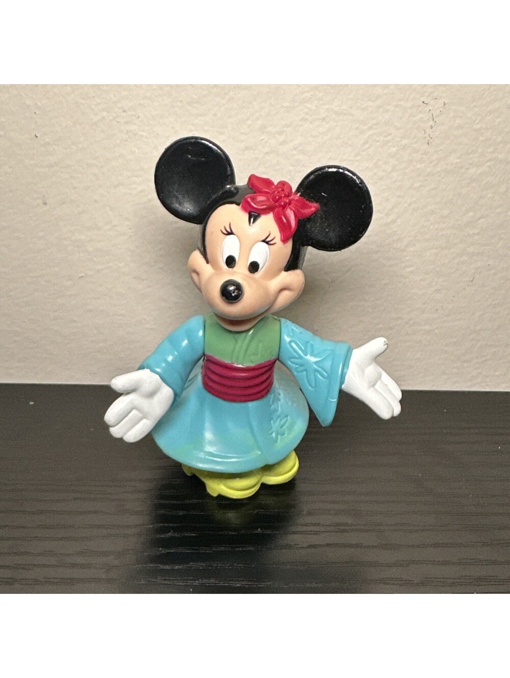 Disney s 1993 Epcot Center Minnie Mouse in Japan PVC Toy Figure Japanese Kimono